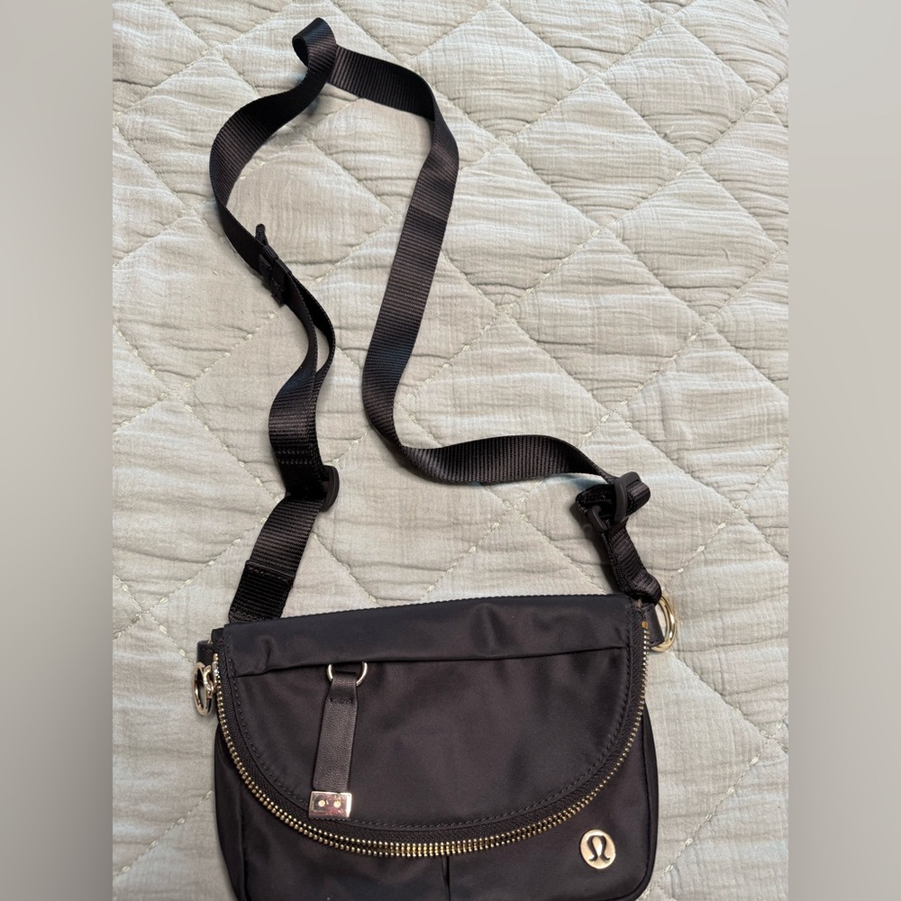Lululemon Festival crossbody